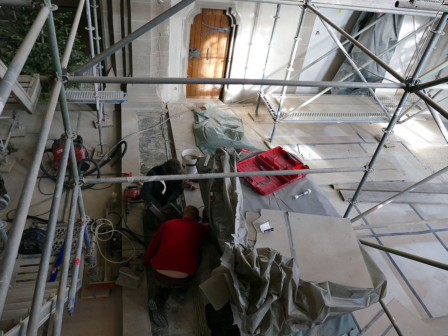 Fertigstellung der Putzerarbeiten in der Stadtpfarrkirche (Foto: Karl-Franz Thiede)